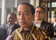 Jokowi Tunjukkan Ijazah SD-UGM di Polda Metro