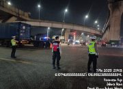 Pengaturan Lalu Lintas Personel Polres Pelabuhan Tanjung Priok: Antisipasi Kemacetan Akibat Peningkatan Aktivitas Ekspor – Impor
