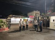 Personil Polsek Balaraja Dalam Menjaga & Mengantisipasi Guantibmas di Mako Polsek Balaraja Melaksanakan Sispam Mako Malam Hari