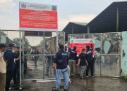 Kementerian Lingkungan Hidup Memasang Tanda Segel Pabrik Pengolahan Limbah B3 Ilegal