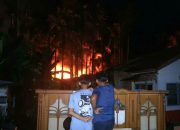 Kebakaran Hebat di Padang, Polisi TNI Sterilkan Lokasi