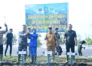 Wabup Bengkalis dan Komandan Lanal Dumai Tanam Mangrove di Pantai Muntai