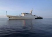 KRI Panah-626 berlatih menembak meriam kaliber 57 mm dan 20 mm di Laut Seram, Samudra Pasifik