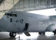 Skadron Udara 31 Tingkatkan Kesiapan dan Kemampuan Awak Pesawat Melalui Simulasi Jettison Cargo