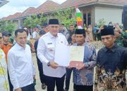 Pemkab Bogor Serahkan 409 Sertifikat Huntap untuk Warga Terdampak Bencana
