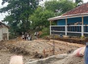 Warga Cisimeut Induk Gelar Kerja Bakti Bangun Pagar Keramat di Kampung Bantarnaga