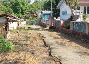 Akses Jalan Menuju Pusat Pemerintahan Kecamatan Leuwidamar Rusak Parah, Warga Geram: “Jalan Kaya Kubangan!”