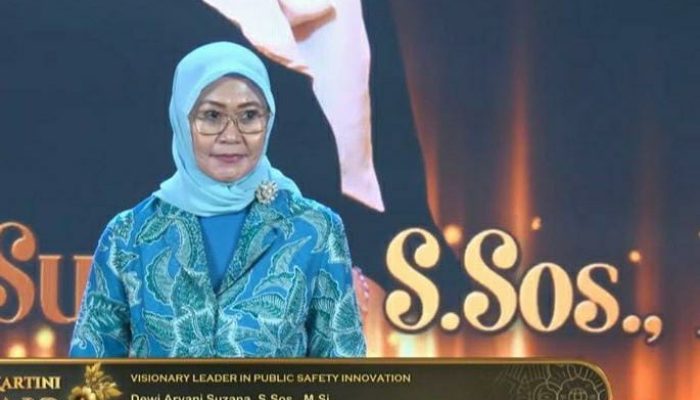 Direktur Jasa Raharja Dewi Aryani Suzana Raih Visionary Leader in Public Safety Innovation di Kartini Awards 2025