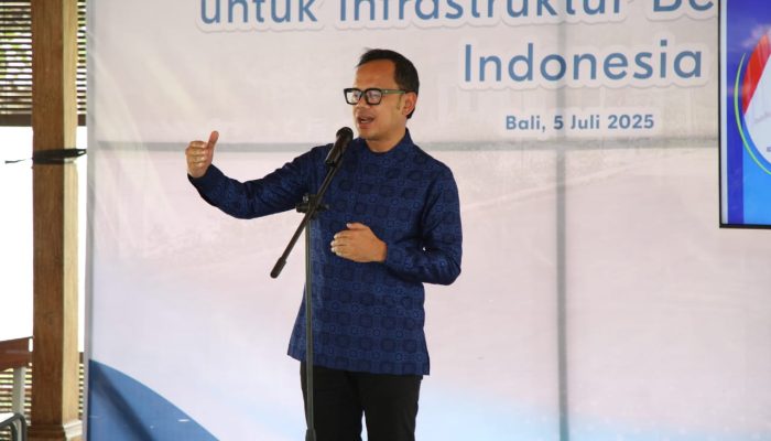 Wamendagri Bima Arya Dukung Inovasi Aspal Plastik untuk Atasi Permasalahan Sampah