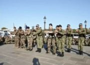 Aura Farming” Mendunia Tentara TNI dan Prancis Kompak Berjoget Pacu Jalur di Paris