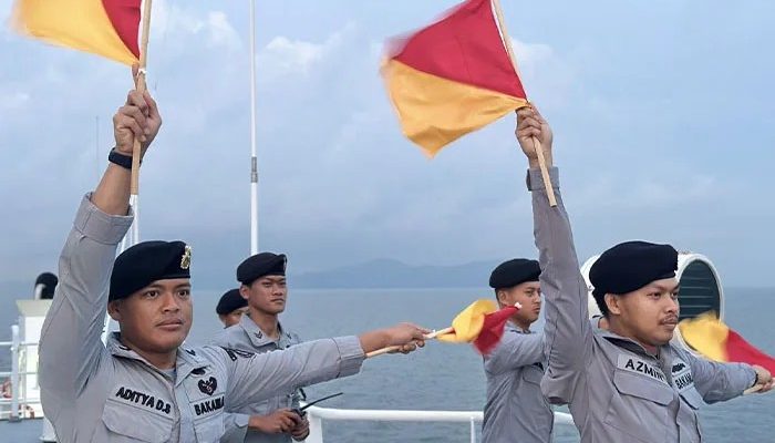 Kapal Bakamla RI dan Coast Guard Jepang Latihan Bersama di Selat Singapura