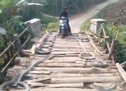 Jembatan Ciboleger di Kampung Kaung Kembang Rusak Parah, Warga Nayagati Menjerit: “Pak Bupati Hasbi, Kami Bukan Rakyat Musiman!”