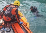 TIM SAR GABUNGAN TELAH TEMUKAN SELURUH KORBAN TERSERET ARUS DI PANTAI TERJUN LAMPUNG SELATAN DALAM KEADAAN MD