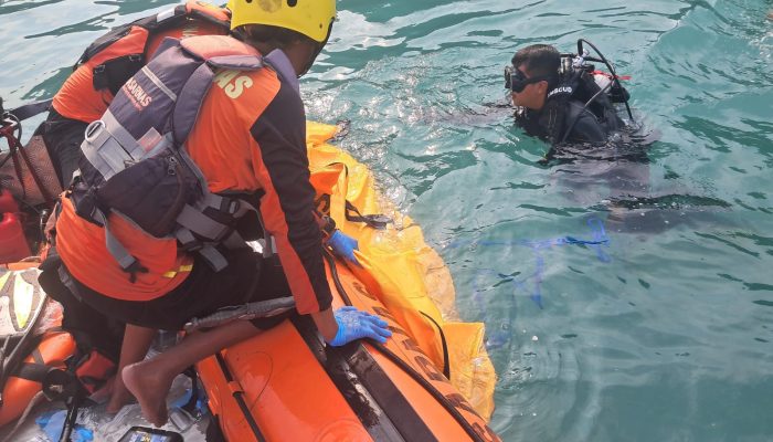 TIM SAR GABUNGAN TELAH TEMUKAN SELURUH KORBAN TERSERET ARUS DI PANTAI TERJUN LAMPUNG SELATAN DALAM KEADAAN MD