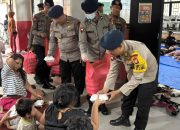 Brimob Gelar Dapur Lapangan di Kampung Melayu, Bantu Warga Terdampak Banjir