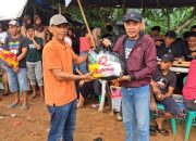 Semarak HUT RI ke-80, Jaro Ajat Sudrajat Bagikan Seragam Bola Gratis untuk Pemuda 18 RT di Desa Bojongmenteng