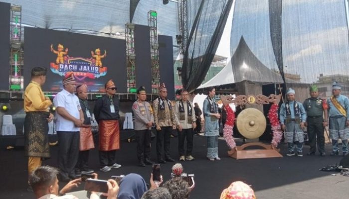 Kapolda Riau Hadir Bersama Menteri Pariwisata Buka Secara Resmi Festival Pacu