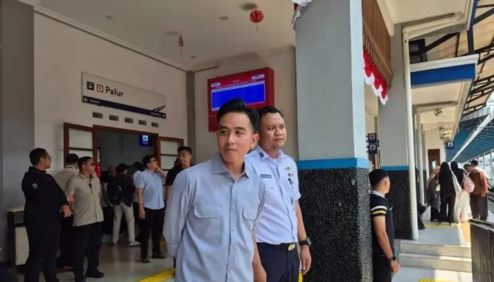 Wapres Gibran Tinjau Revitalisasi Stasiun dan Naik KA Bandara dari Palur ke Solo Balapan