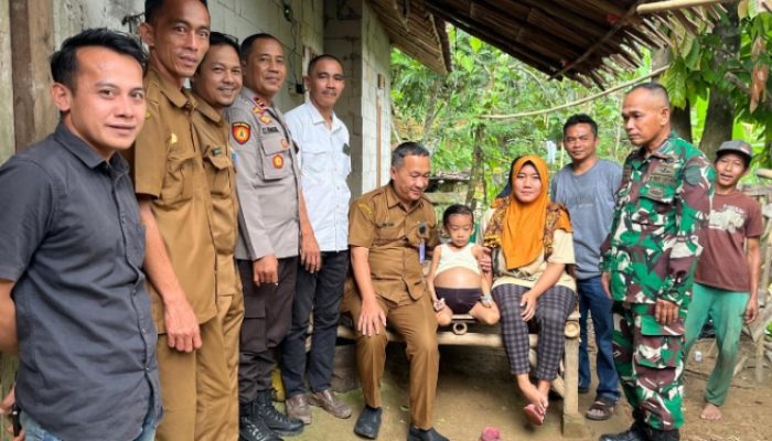Muspika Leuwidamar Tinjau Bocah 6 Tahun Penderita Leukemia di Kampung Kipar, Cisimeut Raya