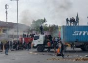 Aksi unjuk rasa di Gedung DPRD Makassar, Sulawesi Selatan