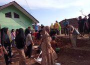 Pemuda Desa Pasir nangka Kembali Gotong Royong di Halaman Sekolah SDN 1
