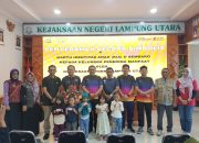 Kejari Lampung Utara Bagikan 100 Kartu Indentitas Anak