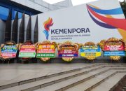 Karangan Bunga Penuhi Kemenpora Sambut Erick Thohir dan Apresiasi Dito Ariotedjo