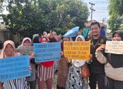 WARGA MINTA POLISI TANGKAP PROVOKATOR PENGHADANGAN AKSES JALAN KE PROYEK PEMBANGUNAN PLTMH CIKAMUNDING