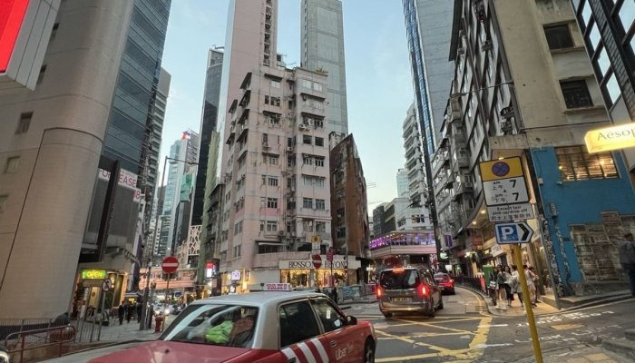 Topan Ragasa Tewaskan 14 Orang di Hong Kong