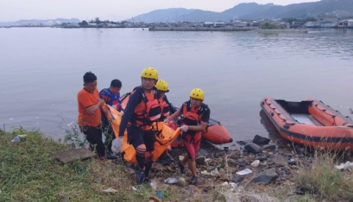Seorang Anak Tenggelam di Pantai Karang Maritim, Tim SAR Gabungan Temukan Korban Meninggal Dunia