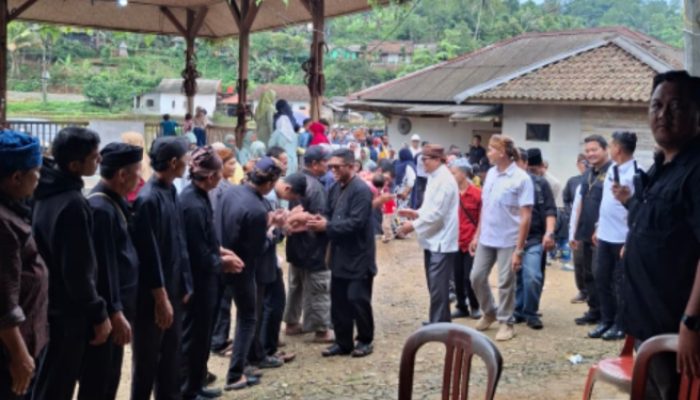 Warga 𝚄capkan Terimakasih 𝙺epada Gubernur Banten,𝙹alan Cikatomas Tegalumbu Dibangun