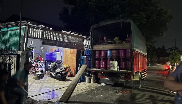 Polda Riau Gerebek Gudang Pengoplosan Gas LPG di Pekanbaru