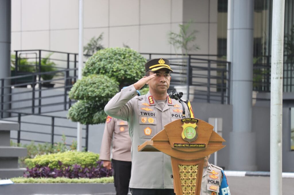 Polres Metro Jakarta Barat Gelar Apel Siaga Kamtibmas Bersama Potensi  Masyarakat - Target Berita