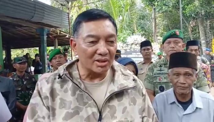 Menhan RI , Kunjungi Rumah Keluarga Alm Kopda Anumerta Amin Nurohman