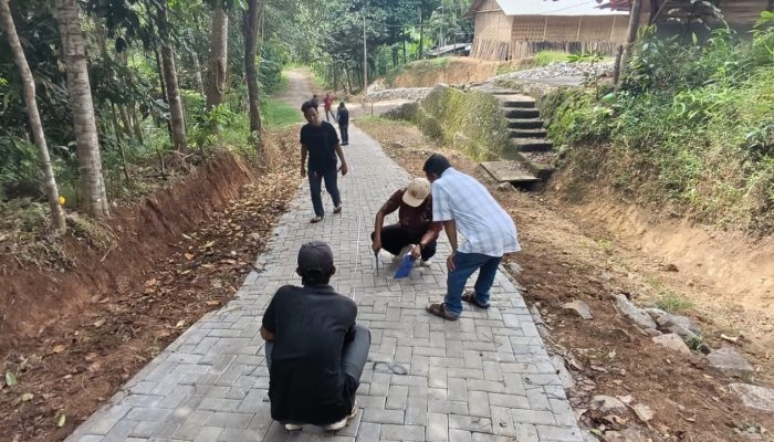 Pemprov Banten dan Pemdes Cisimeut Raya Resmikan Jalan Papving blok, Bukti Nyata Kepedulian terhadap Pembangunan Desa