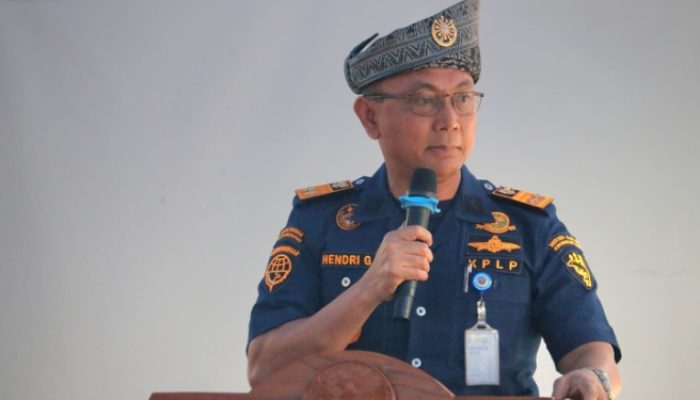 Ajak Masyarakat Bangun Budaya Keselamatan Pelayaran, Kemenhub Bagikan 230 Life Jacket dan 107 e-Pas Kecil di Desa Pangkil