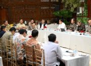 Presiden Prabowo Pimpin Pertemuan Bahas Kebijakan Ekonomi dan Stabilitas Keuangan Bersama Jajaran Kabinet