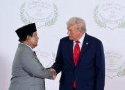 Momen Jabat Tangan dan Pujian Presiden Trump kepada Presiden Prabowo