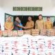 Bupati dan Wakil Bupati secara langsung menyerahkan bantuan kepada warga yang terdampak Banjir