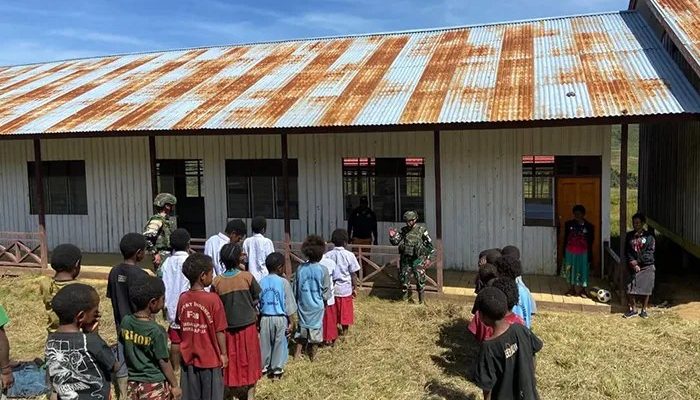 TNI AD Aktifkan Sekolah yang Terhenti Akibat Insiden Pilot Susi Air Disandera