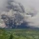 Gunung Semeru Erupsi Muntahkan Awan Panas, Warga 3 Desa Dievakuasi