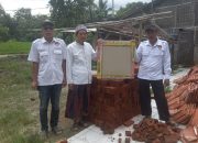 Keluarga Besar H. Mardini Serahkan Bantuan Material Senilai Rp. 30 Juta untuk Rehabilitasi Mushala Manbaul Ulum di Cimaung