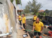 Menjelang Natal, Polsek Jemaja Bersihkan Gereja Oikumene Padang Melang Demi Misi Mulia GEBER