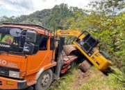 Mantan Ketua DPRD Pasaman Tertimpa Alat Berat Saat Salurkan Bantuan Bencana