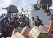 KRI Semarang Bawa Bantuan ke Padang, Helikopter Panther TNI AL Jemput Bola ke Sibolga