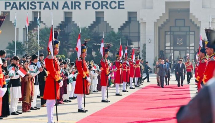 Perdana Menteri dan Presiden Pakistan Jemput Langsung Presiden Prabowo di Bandara Islamabad