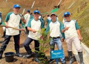 Jaga Sumber Mata Air Cipondok, Perumda TRS dan AQUA Kolaborasi Lakukan Penanaman Ribuan Bibit Pohon