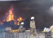 Kebakaran Pasar Induk Kramat Jati Hanguskan 350 Kios, Kerugian Rp10 Miliar