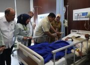 Presiden Tinjau Langsung Korban Kecelakaan Mobil SPPG di RSUD Koja