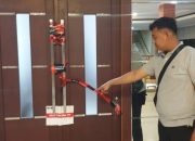 Kantor Disegel KPK, Bupati Bekasi Diduga Terjaring OTT